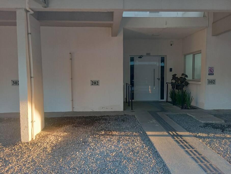 Apartment Em